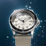 前作のサンドイッチダイヤルを廃し、立体的なルミキャストインデックスを新採用