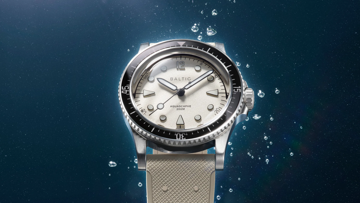 前作のサンドイッチダイヤルを廃し、立体的なルミキャストインデックスを新採用