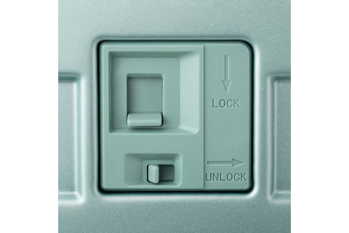 ストッパー機能搭載・独自開発高機能キャスター「Metro Walker」