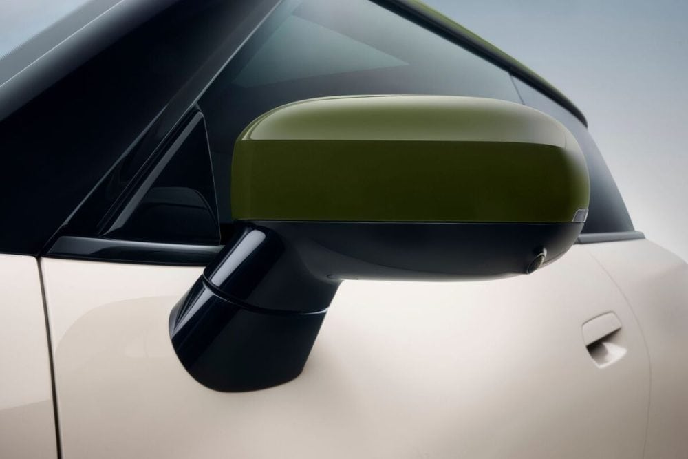 ポール•スミス氏の故郷へのオマージュとして特別に作られた「ノッティンガム•グリーン」が全モデル共通したアクセントカラー