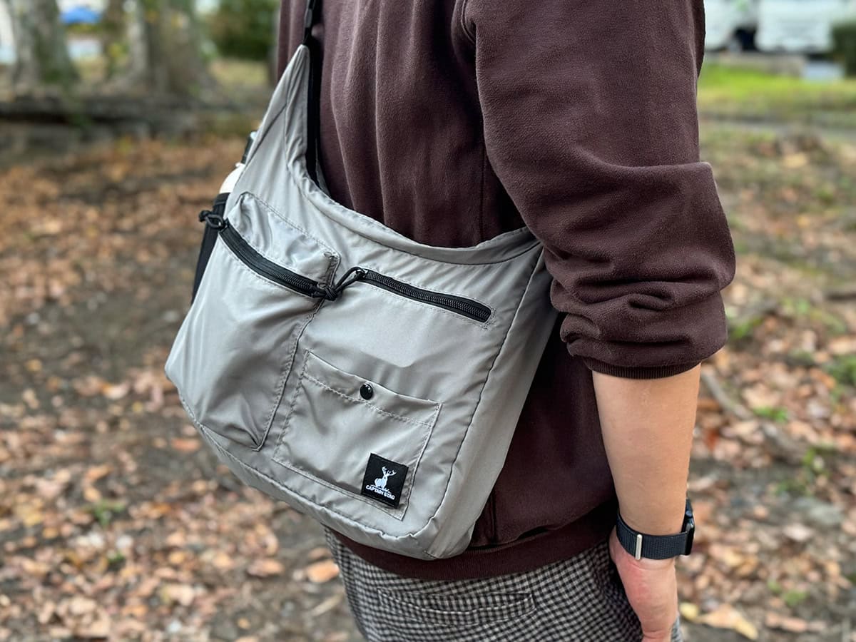 キャプテンスタッグ
便利な外ポケット付き！ショルダーバッグ
サイズ（約）高さ22.5×幅33×マチ8.5cm、ショルダーストラップの長さ118cm［最長］
