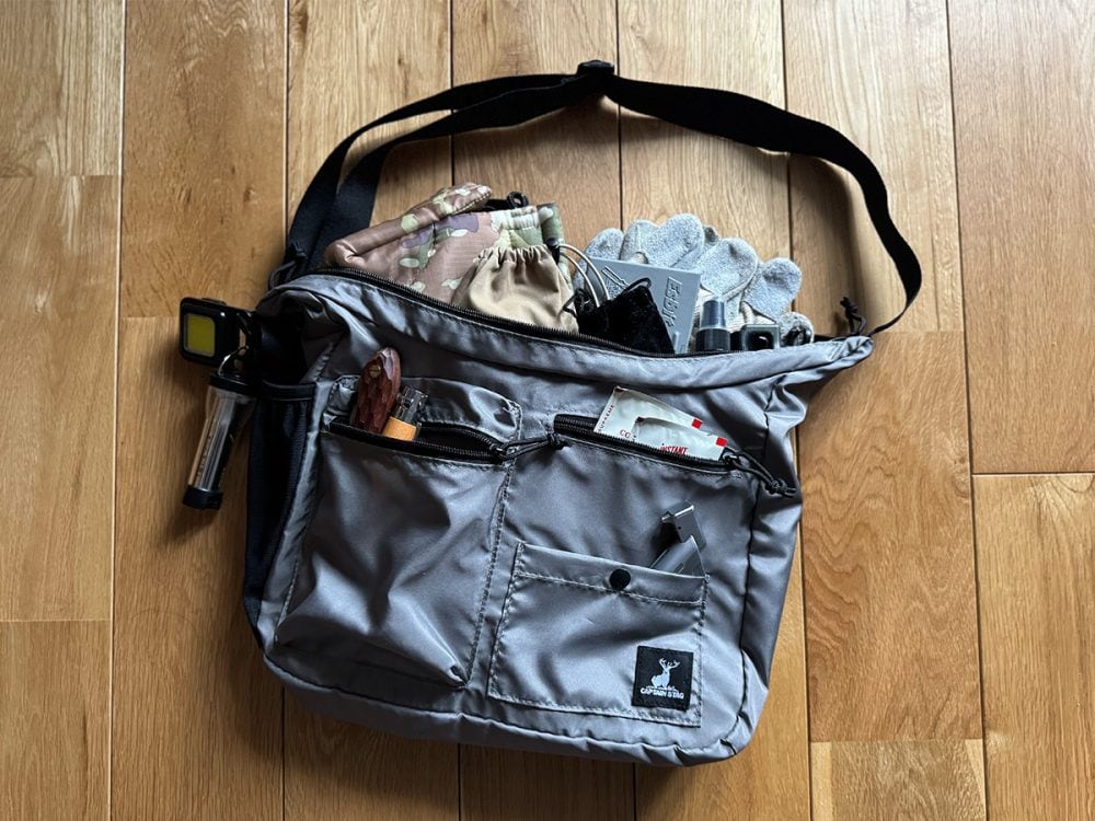 すぐに使いたいものを収納しておけるギアバッグとして