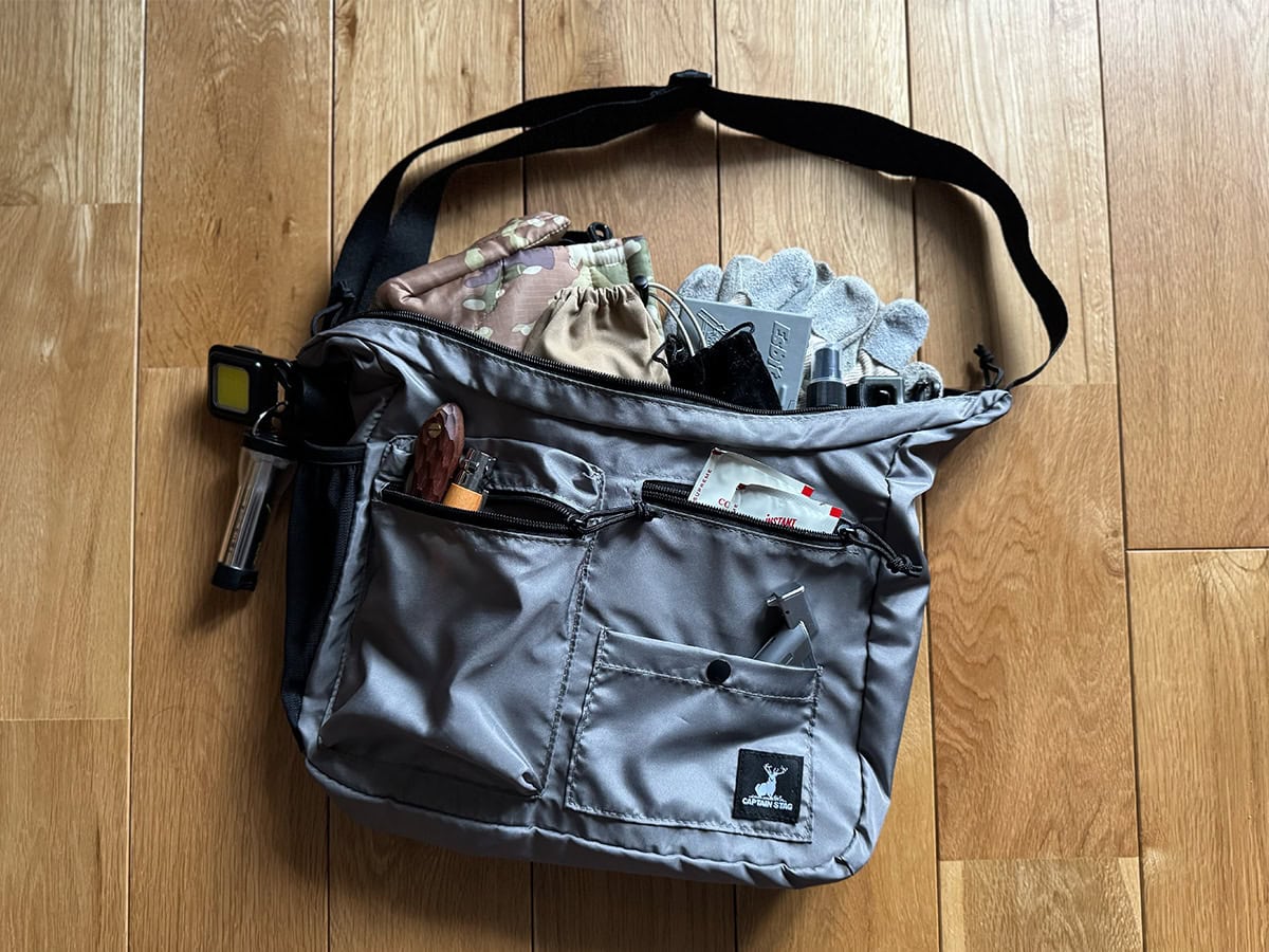 すぐに使いたいものを収納しておけるギアバッグとして
