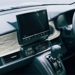 インパネガーニッシュに落ち着きを感じさせるウッド調のトープ色を採用