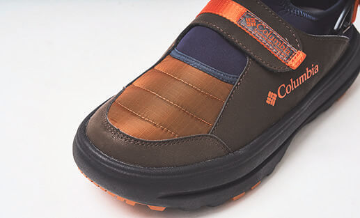 軽さと耐久性のあるアッパー