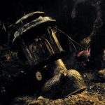 海底から引き揚げられたランタンに火が灯る!