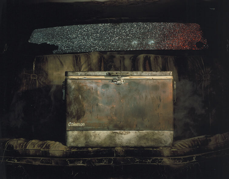 炎の中でも氷を守ったクーラーボックス