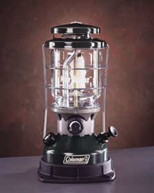 現在も多くのキャンパーに愛される大光量のガソリンランタン