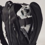 置き場に困るヘルメットを収納