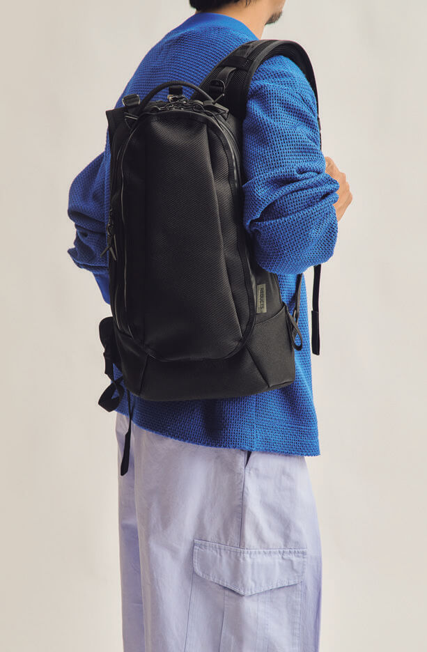 見た目より軽量でスマートに持てる