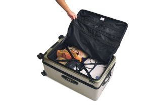 【すごい！爆売れモノ】異例の売り上げを記録!? “エースの片面開き”“ゼロハリの復刻”優等生スーツケース2選を徹底解説