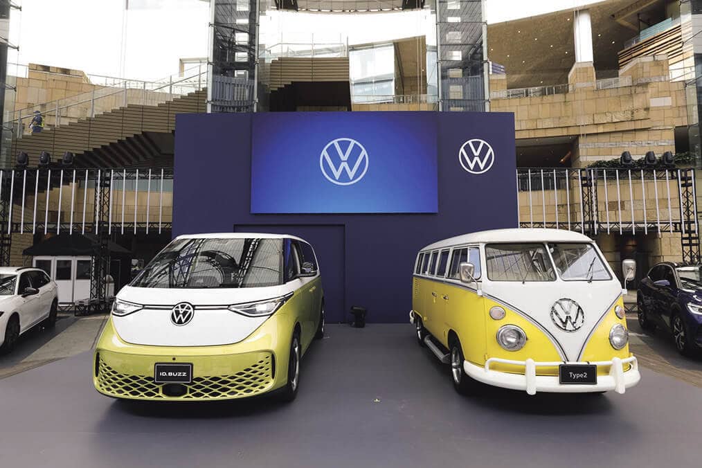 なぜこの車が大ヒット？】ダイハツ「ムーヴ」の安心感とVW「ID.Buzz