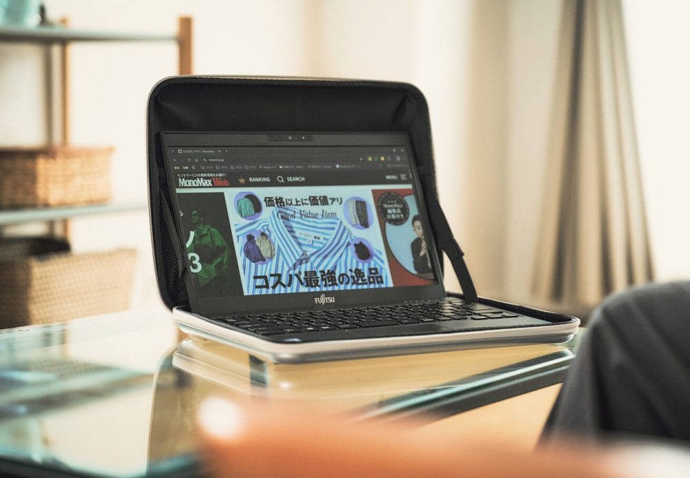 PCだけでなく電源アダプターやマウスなどかさばるガジェットも収納可能