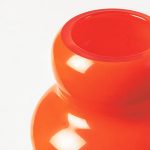 ポップなオレンジが目印