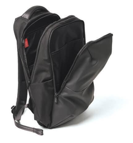 大きめの収納を複数搭載！荷物が多い仕事に◎