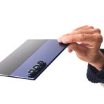 画面の折りたたみ部分は凸凹が少なく、ほぼ気にならないレベル