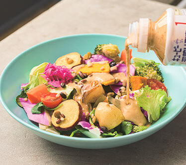 カロリーオフ部門大賞
キユーピー
深煎りごまドレッシング カロリーハーフ 380mL　「おいしくてカロリー1/2！」