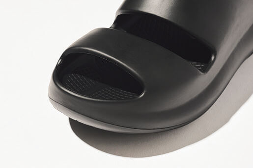 ウーフォス OOmega OOyea　「つま先ガードで街履きしやすい！」