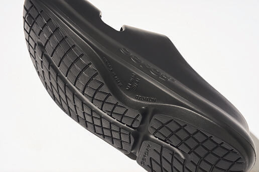 ウーフォス OOmega OOyea　「衝撃の反発を抑え足と関節への負担軽減」