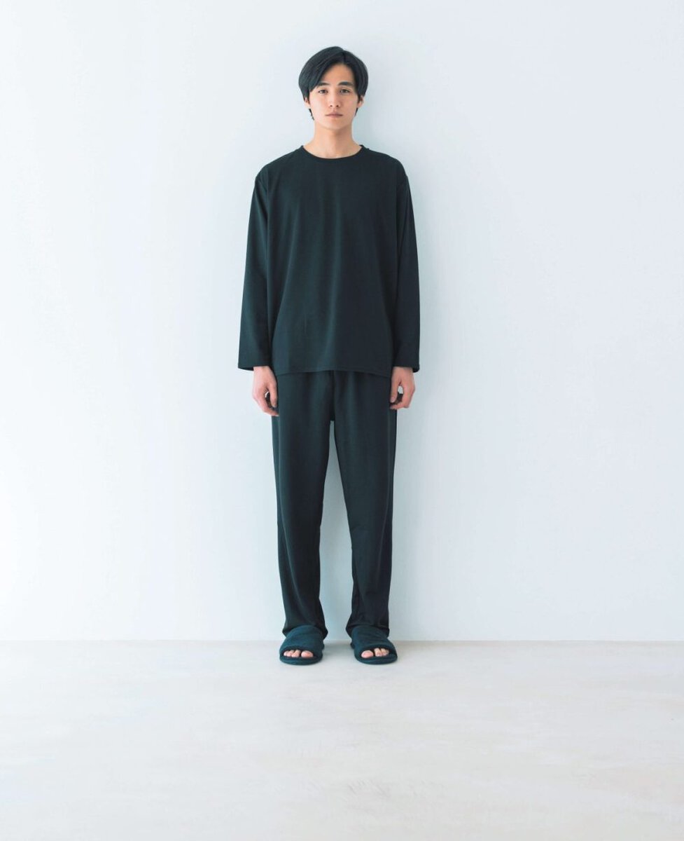 『リカバリープロラボ 疲労回復ウェア』 STANDARD 長袖・ロングパンツ 上下セット 各￥8,778（税込）