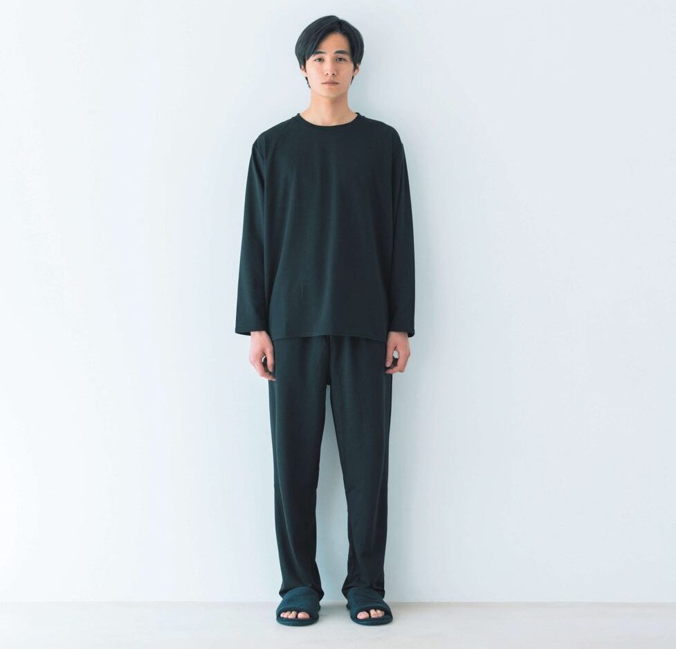 『リカバリープロラボ 疲労回復ウェア』
STANDARD
長袖・ロングパンツ 上下セット
各¥8,778(税込)