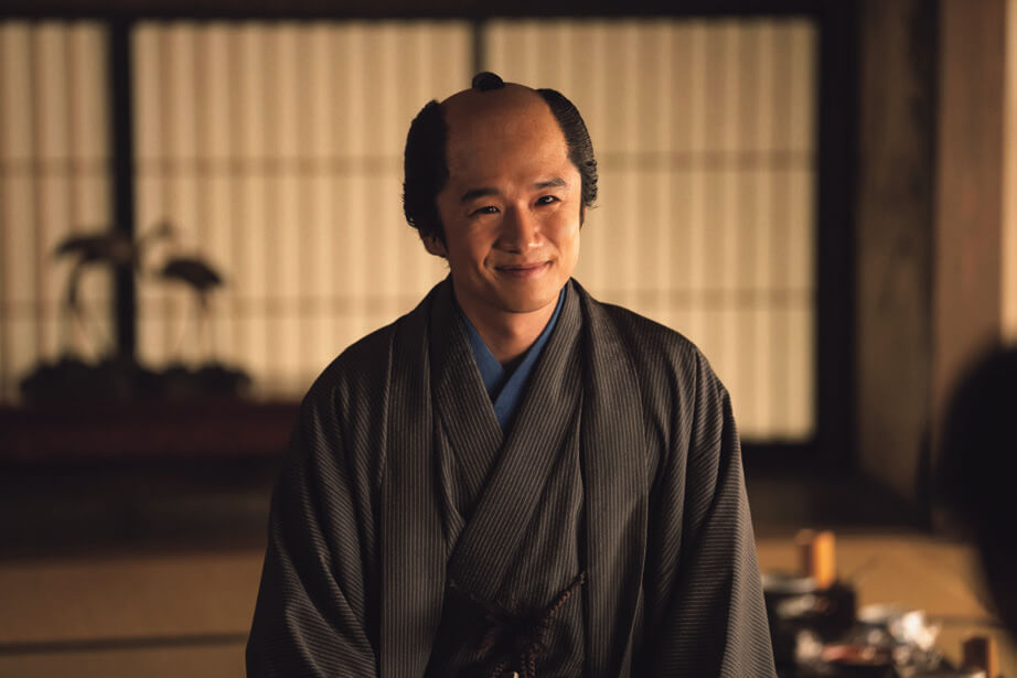 日本橋にある地本問屋・鶴屋の主人、鶴屋喜右衛門役を好演。主人公の動きを阻む立場だったが、やがて状況や心情に変化が生まれていく。