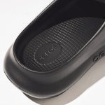 ウーフォス OOmega OOyea 「独自のフットベッドがストレス軽減」