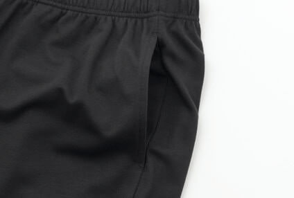 [気持ち良さの秘密はココ］便利なポケット付き