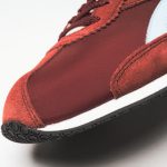 トゥやヒール部分のアウトソールがロールしたデザイン