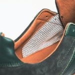 ライニングにはメッシュ生地が使われており、足のあたりをよくして靴内を快適に保ってくれる