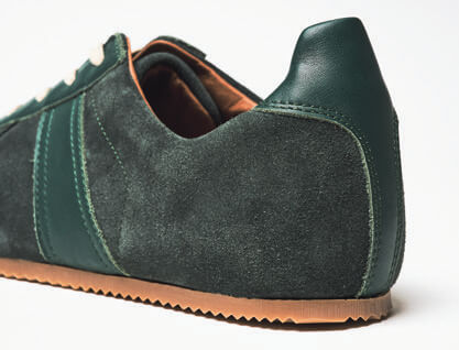 厚みや高さのない薄いソールが特徴的なロープロファイル