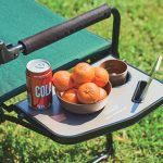 サイドテーブルにはスマホスタンドを新設