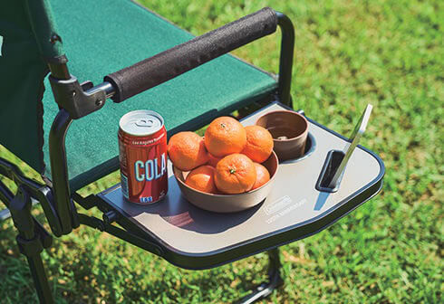 サイドテーブルにはスマホスタンドを新設