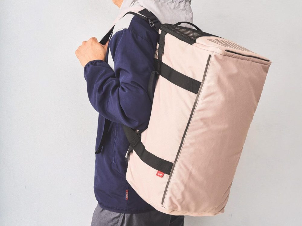 たっぷりの荷物を収納し背負いと手持ちの2wayで持てる