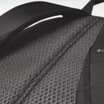 蒸れにくく快適な背面パッドを装備