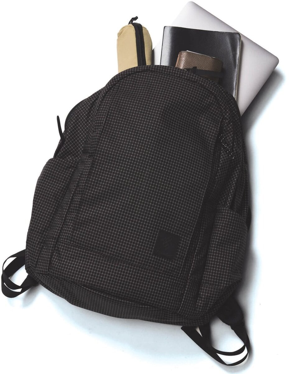 コロンビア独自の撥水機能「オムニシールド」、強度と耐久性に優れた「ROBIC」ナイロンと超高分子量ポリエチレン「EXTREEMA」を格子状に組み合わせた素材がスゴイ