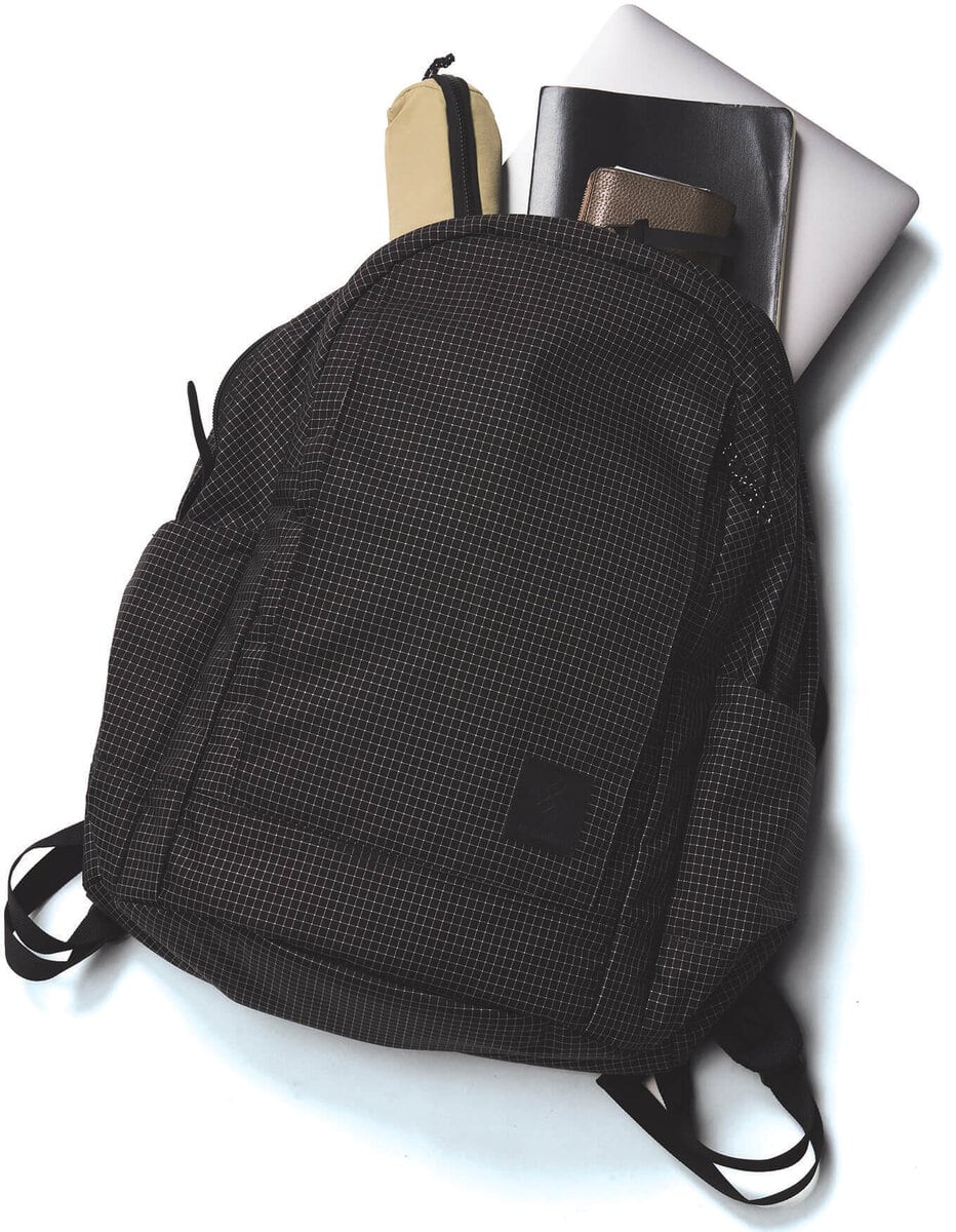 コロンビア独自の撥水機能「オムニシールド」、強度と耐久性に優れた「ROBIC」ナイロンと超高分子量ポリエチレン「EXTREEMA」を格子状に組み合わせた素材がスゴイ