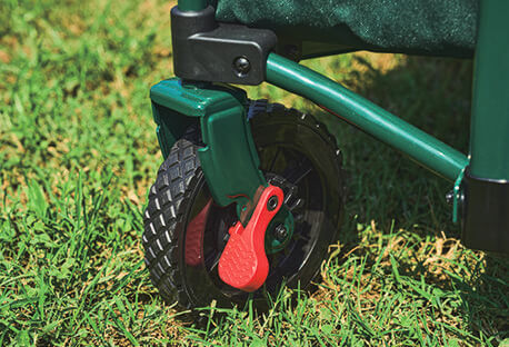 前輪にストッパー機能が備わり、傾斜のある場所や車のトランクに積んでも転がらず安心