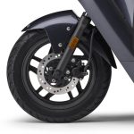 安定感のある走りを生むフロント12インチ、リヤ10インチのホイールのバランスの良い組み合わせ