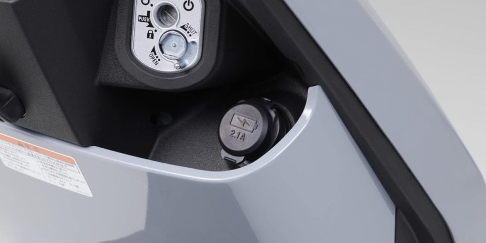 スマートフォンの充電等に便利なUSB Type-A端子ソケット