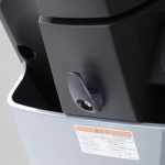 買い物等に便利な大型のフック