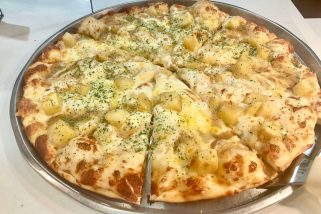 【ピザにバナナ×チリソース!?】シェーキーズの“想像を超える”スウェーデンフェア限定メニューが天才すぎた！実食レポ