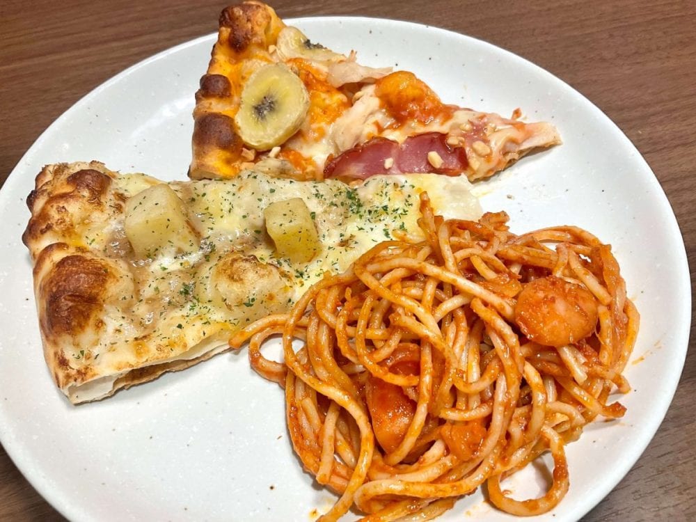 シェーキーズ、北欧グラタンに甘じょっぱバナナ!? 想像を超えるおいしさ「スウェーデンフェア」