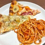 シェーキーズ、北欧グラタンに甘じょっぱバナナ!? 想像を超えるおいしさ「スウェーデンフェア」