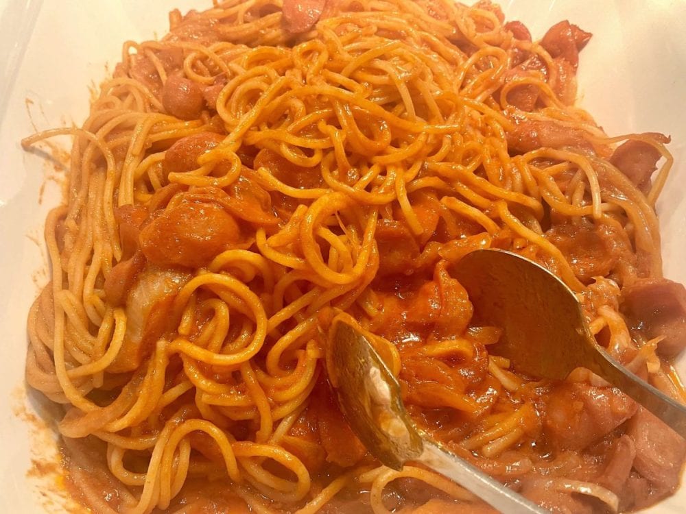 シェーキーズ、スウェーデンフェア、コルブストロガノフ風スパゲッティ