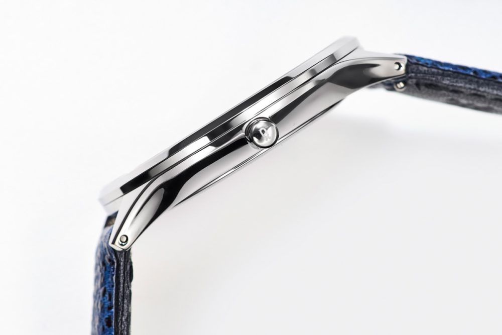 刀のようなシャープさと洗練を感じさせるシンソーラー