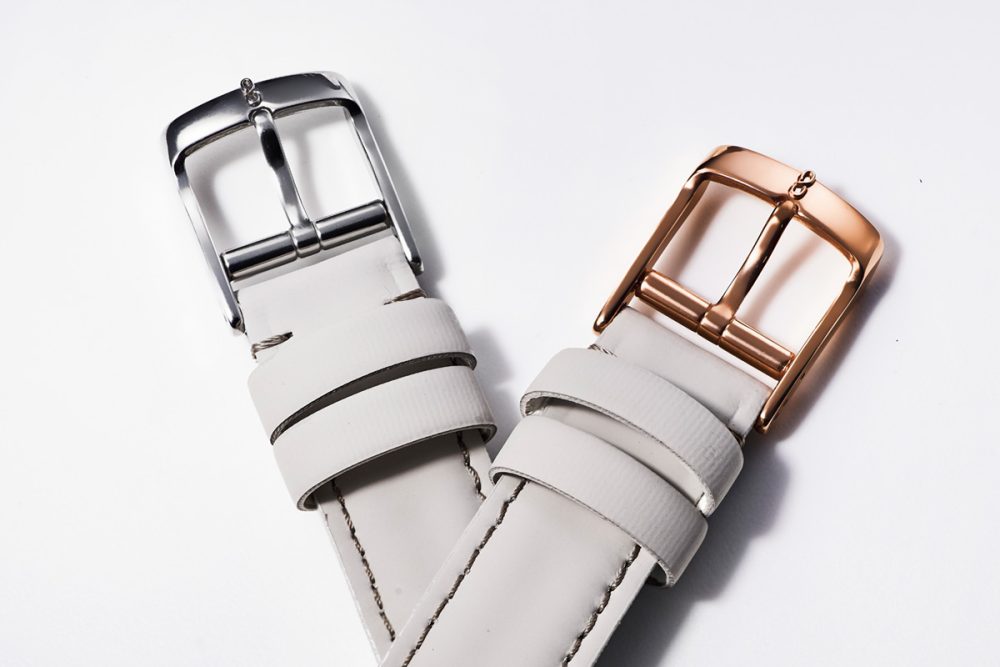 どちらにも、キズや汗、汚れ、経年劣化に強いオールガードレザーのグレージュを選択