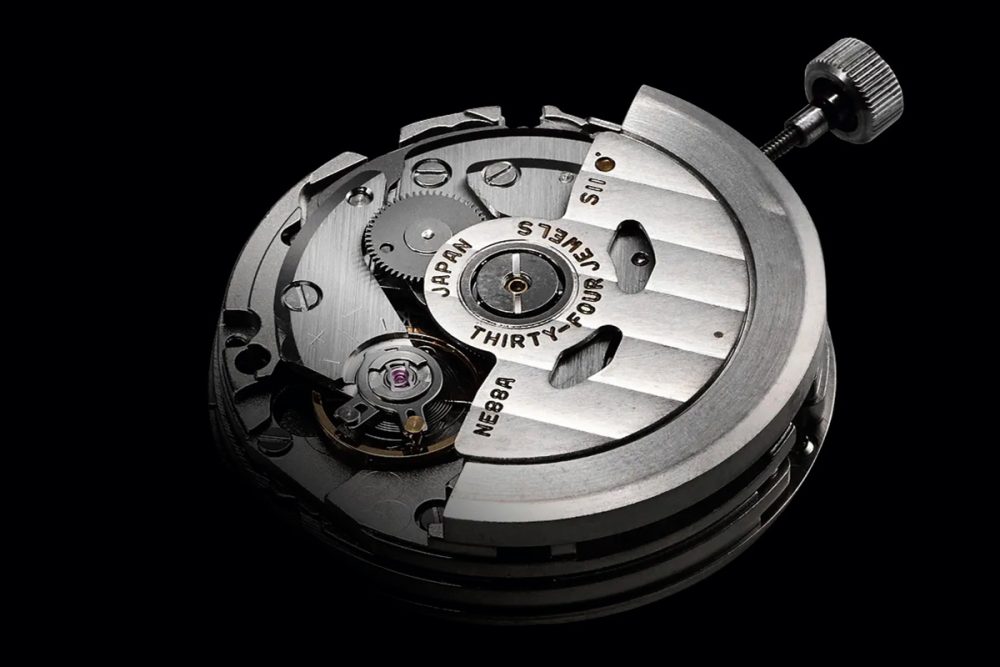 毎時28,800振動のハイビートを刻む機械式クロノグラフムーブメント