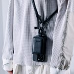 ドローコードによる長さ調整機能とバンジーストラップの伸縮により、身体との調和を生むプロダクトを目指した