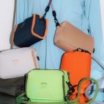 カンペ―ル×ヨセミテストラップ「パルケ ポーチ」¥9,900/H20×W14×D9㎝/3色展開(ライトグレー×ベージュ、オレンジ×ネイビー、ネオングリーン×カーキ)